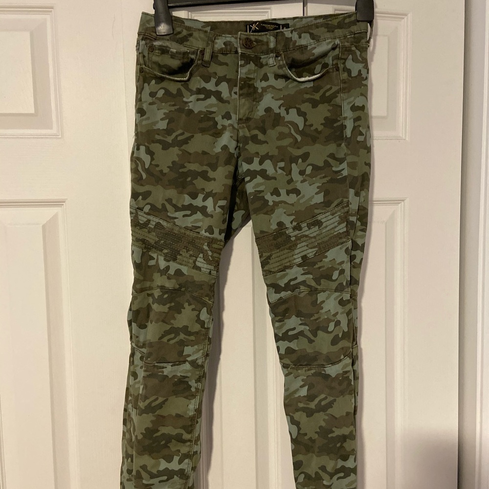 Kim k camouflage jeans